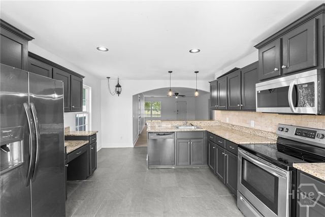 310 Bonnie Circle, Ellabell, GA 31308