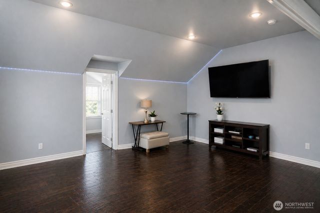 1750 Pointe Woodworth Drive NE, Tacoma, WA 98422