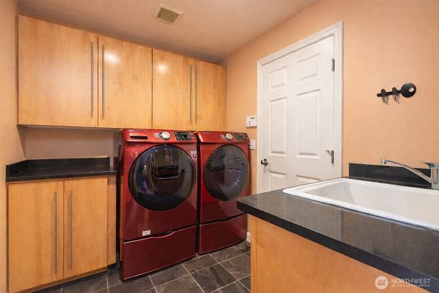 1750 Pointe Woodworth Drive NE, Tacoma, WA 98422