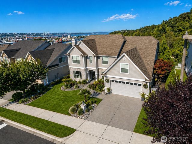 1750 Pointe Woodworth Drive NE, Tacoma, WA 98422