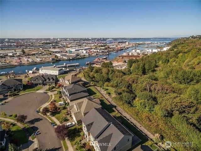 1750 Pointe Woodworth Drive NE, Tacoma, WA 98422