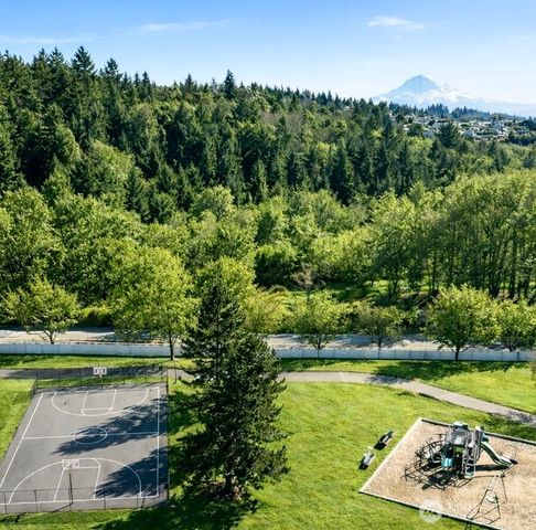 1750 Pointe Woodworth Drive NE, Tacoma, WA 98422