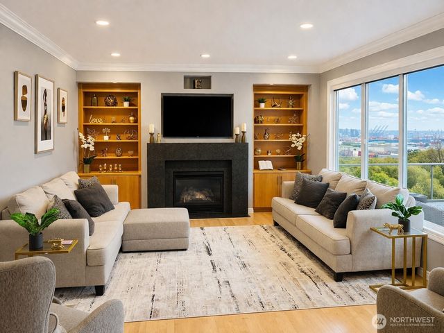 1750 Pointe Woodworth Drive NE, Tacoma, WA 98422