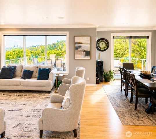1750 Pointe Woodworth Drive NE, Tacoma, WA 98422