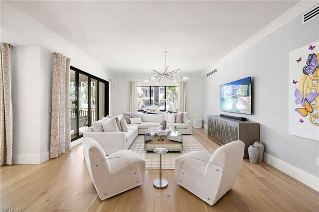 1130 3rd AVE S # 210, Naples, FL 34102