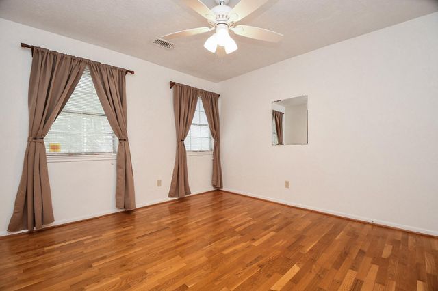 1002 Mill Run Drive, Sugar Land, TX 77498