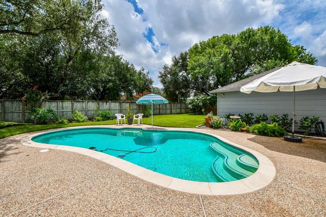 1002 Mill Run Drive, Sugar Land, TX 77498