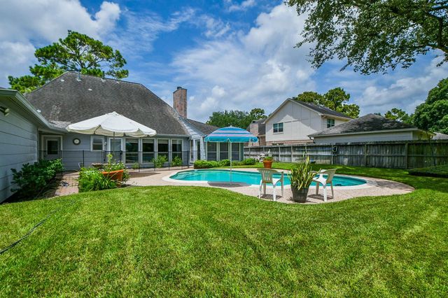 1002 Mill Run Drive, Sugar Land, TX 77498