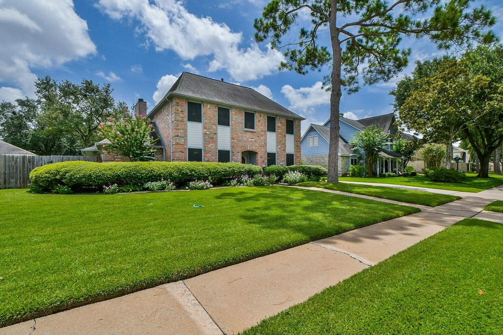 1002 Mill Run Drive, Sugar Land, TX 77498