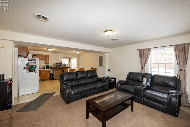 48903 North Ridge Road, Amherst, OH 44001