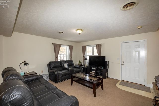 48903 North Ridge Road, Amherst, OH 44001