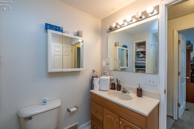 48903 North Ridge Road, Amherst, OH 44001