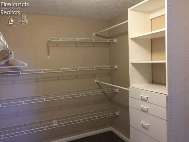 48903 North Ridge Road, Amherst, OH 44001