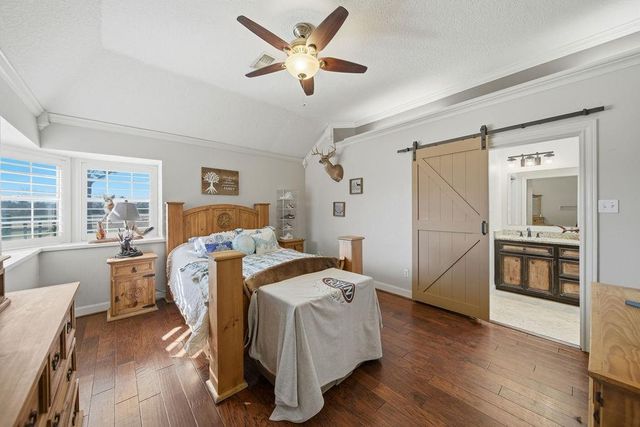 5250 Lauren Road, Alvin, TX 77511