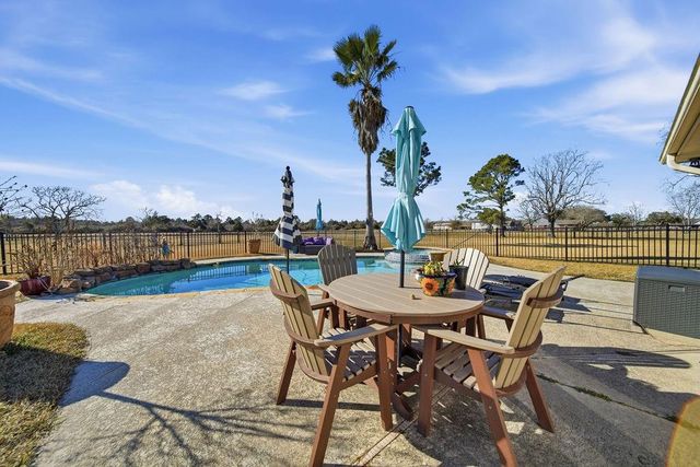 5250 Lauren Road, Alvin, TX 77511