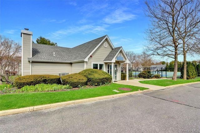 82 Leeward Court, Port Jefferson, NY 11777