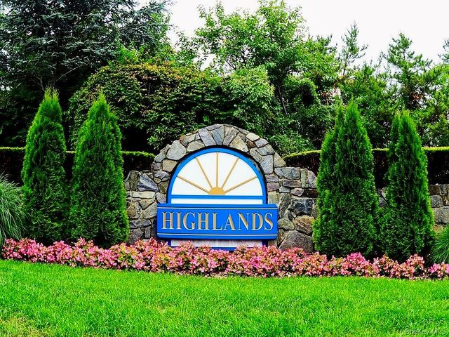 82 Leeward Court, Port Jefferson, NY 11777