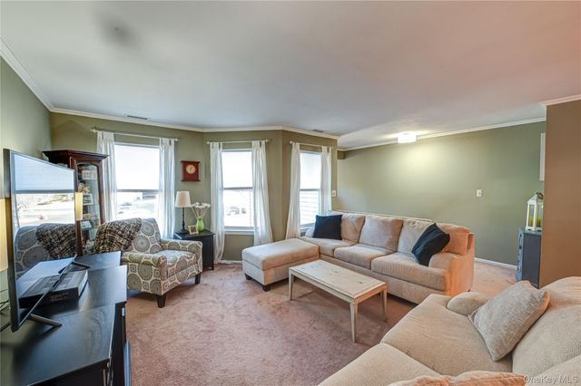 82 Leeward Court, Port Jefferson, NY 11777