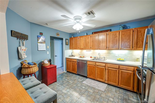 82 Leeward Court, Port Jefferson, NY 11777