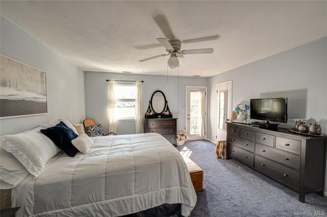 82 Leeward Court, Port Jefferson, NY 11777