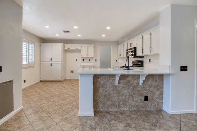 3724 Laurenburg Ave, Modesto, CA 95357