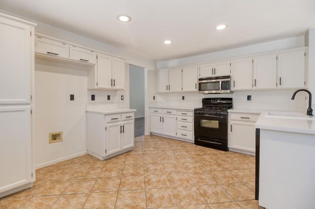 3724 Laurenburg Ave, Modesto, CA 95357