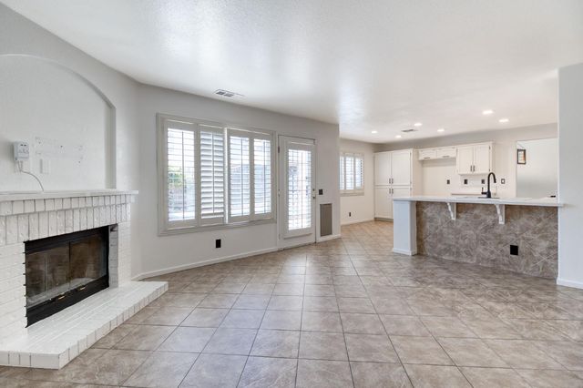 3724 Laurenburg Ave, Modesto, CA 95357