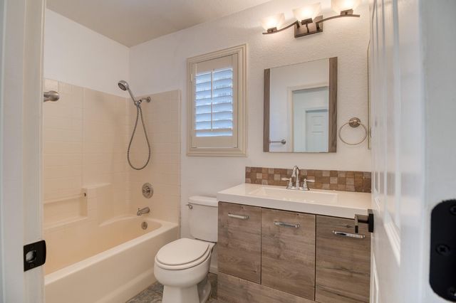 3724 Laurenburg Ave, Modesto, CA 95357