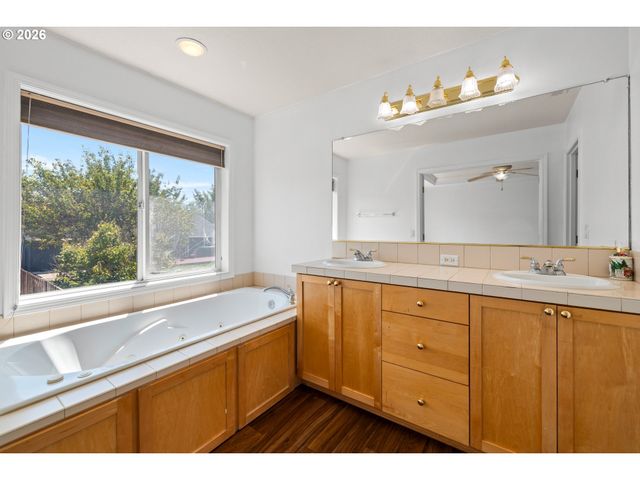 17170 Nw TUCSON St, Beaverton, OR 97006
