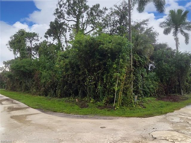 520 Santa Cruz ST, North Fort Myers, FL 33903