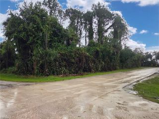 520 Santa Cruz ST, North Fort Myers, FL 33903