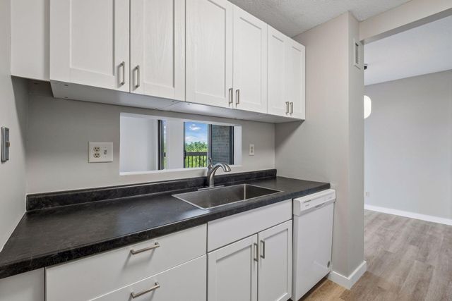 1181 Edgcumbe Road 514, Saint Paul, MN 55105