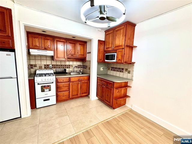 400 Fairview Avenue 5-D, Fort Lee, NJ 07024