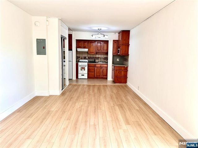 400 Fairview Avenue 5-D, Fort Lee, NJ 07024