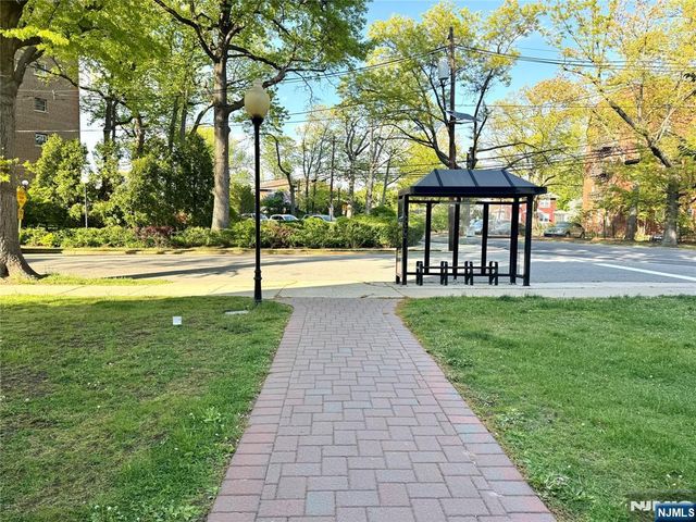 400 Fairview Avenue 5-D, Fort Lee, NJ 07024