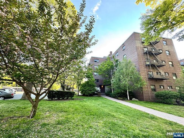 400 Fairview Avenue 5-D, Fort Lee, NJ 07024