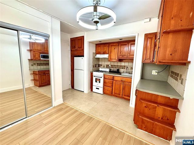 400 Fairview Avenue 5-D, Fort Lee, NJ 07024