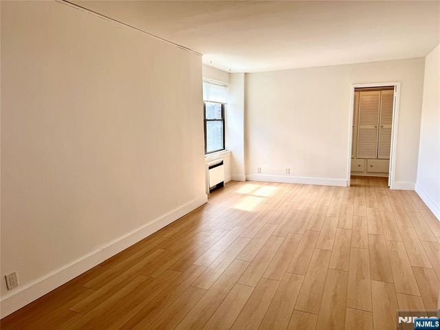 400 Fairview Avenue 5-D, Fort Lee, NJ 07024