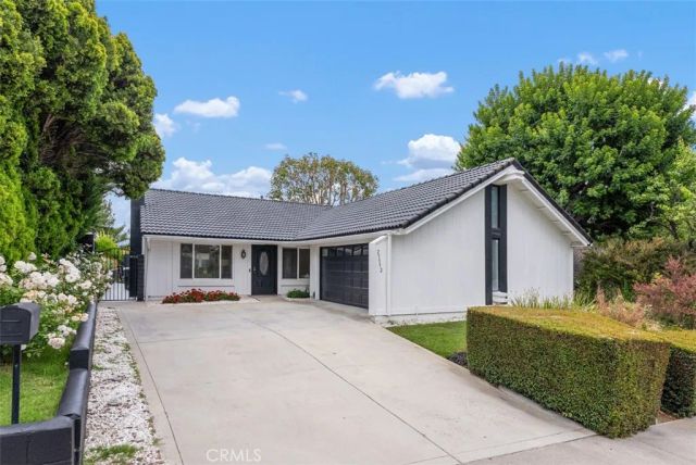 25552 Mackenzie Street, Laguna Hills, CA 92653