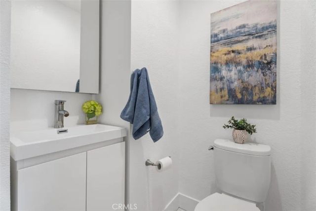 25552 Mackenzie Street, Laguna Hills, CA 92653