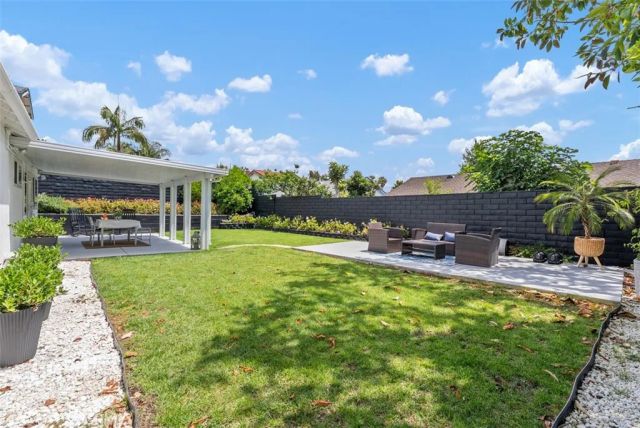 25552 Mackenzie Street, Laguna Hills, CA 92653