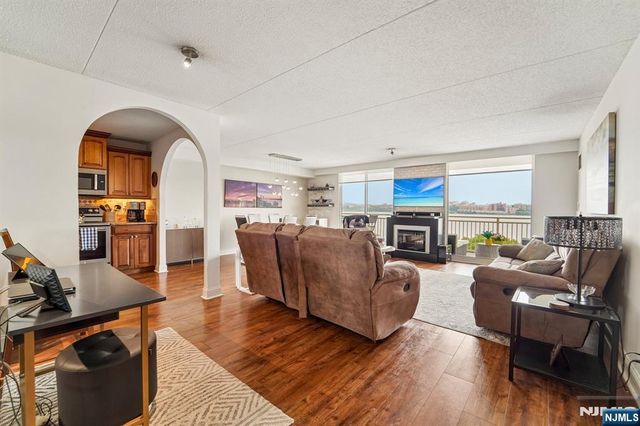 1077 River Road 903, Edgewater, NJ 07020
