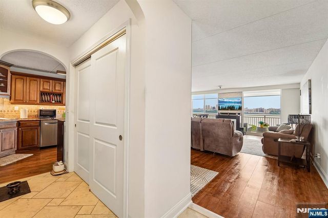 1077 River Road 903, Edgewater, NJ 07020