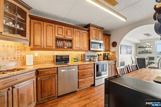 1077 River Road 903, Edgewater, NJ 07020