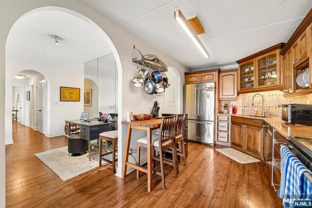1077 River Road 903, Edgewater, NJ 07020