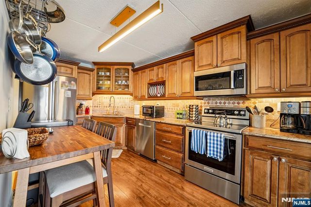 1077 River Road 903, Edgewater, NJ 07020