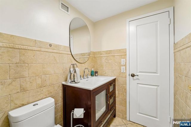1077 River Road 903, Edgewater, NJ 07020