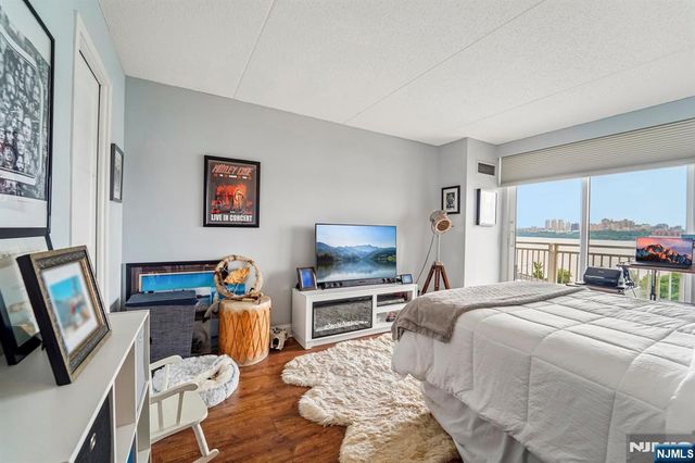 1077 River Road 903, Edgewater, NJ 07020