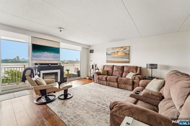 1077 River Road 903, Edgewater, NJ 07020