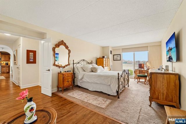 1077 River Road 903, Edgewater, NJ 07020